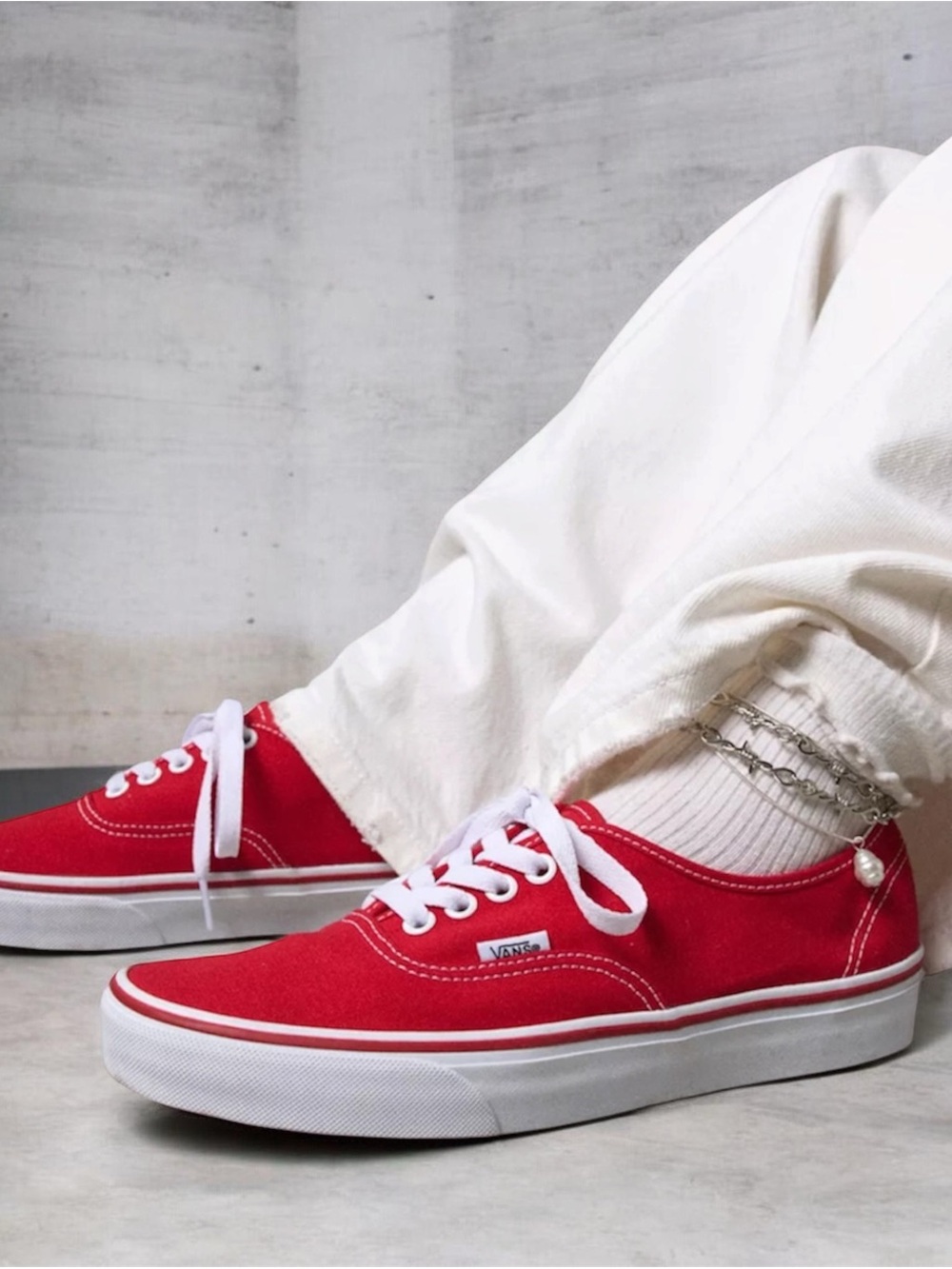 Vans Red Authentic Canvas Low-Top Sneakers w/White Laces Men’s 10, Women’s 11.5